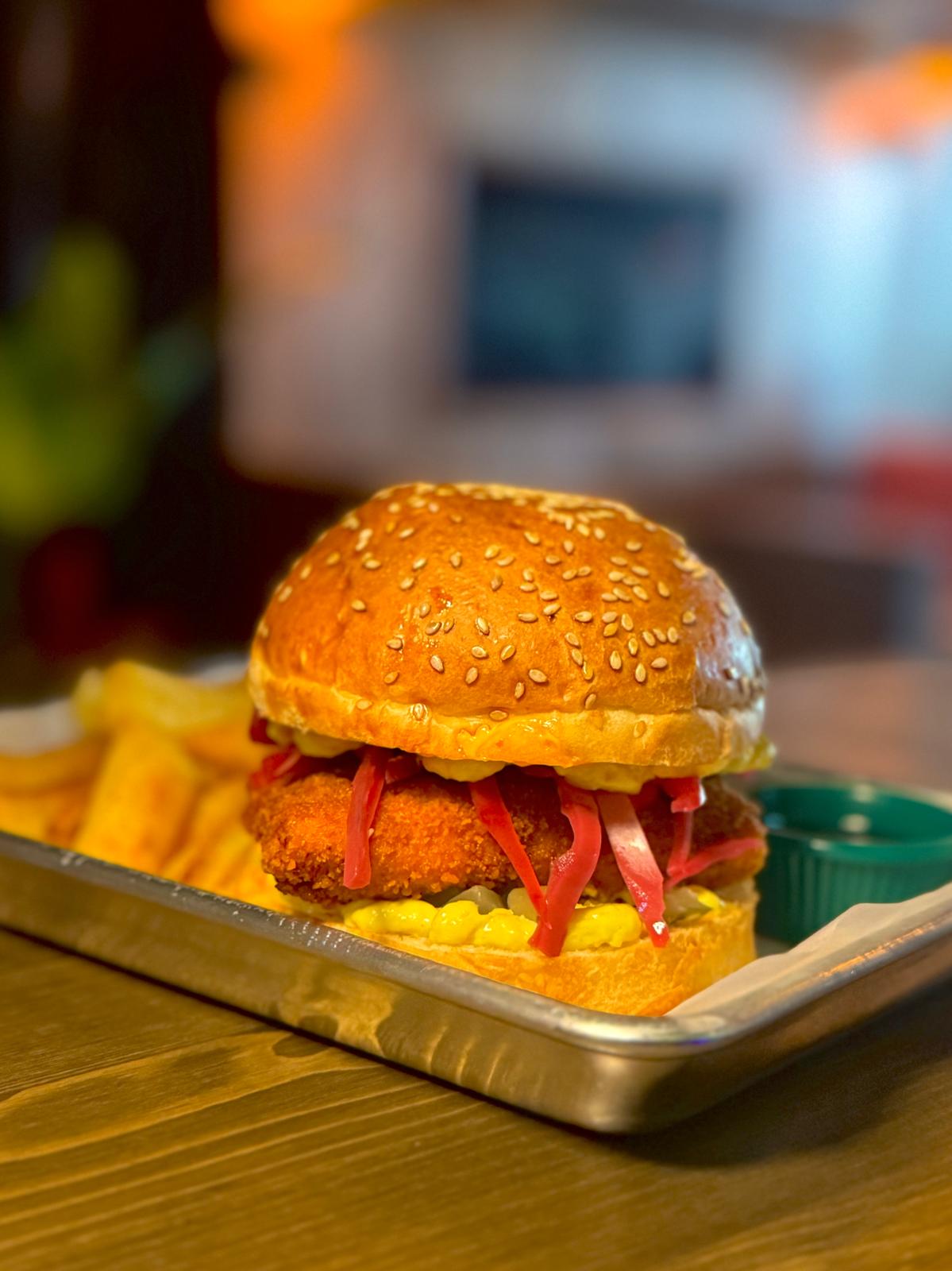 CRISPY CHICKEN REMOULADE BURGER